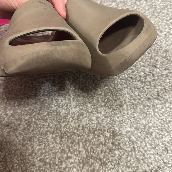 Adidas Yeezy Slides Brown Slip On Sandal Shoes AS IS - Picture 9 of 14